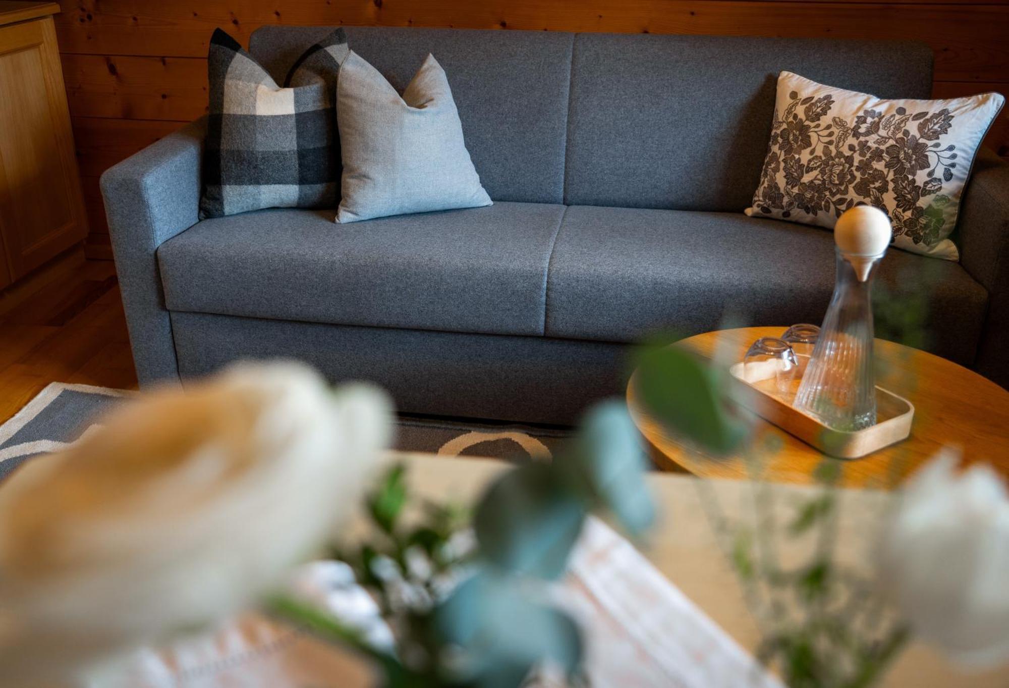 Apartment with Mountain View,1563352558:JPEG