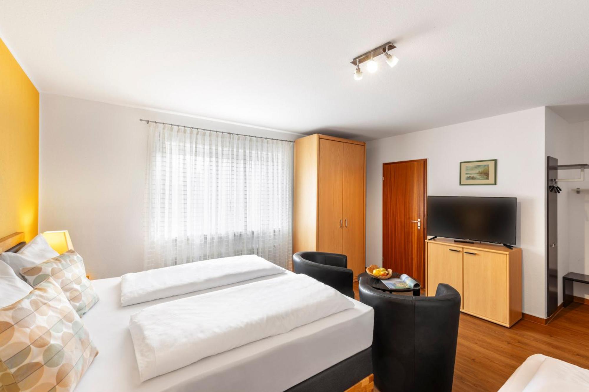 Double Room with Extra Bed,1563424090:JPEG