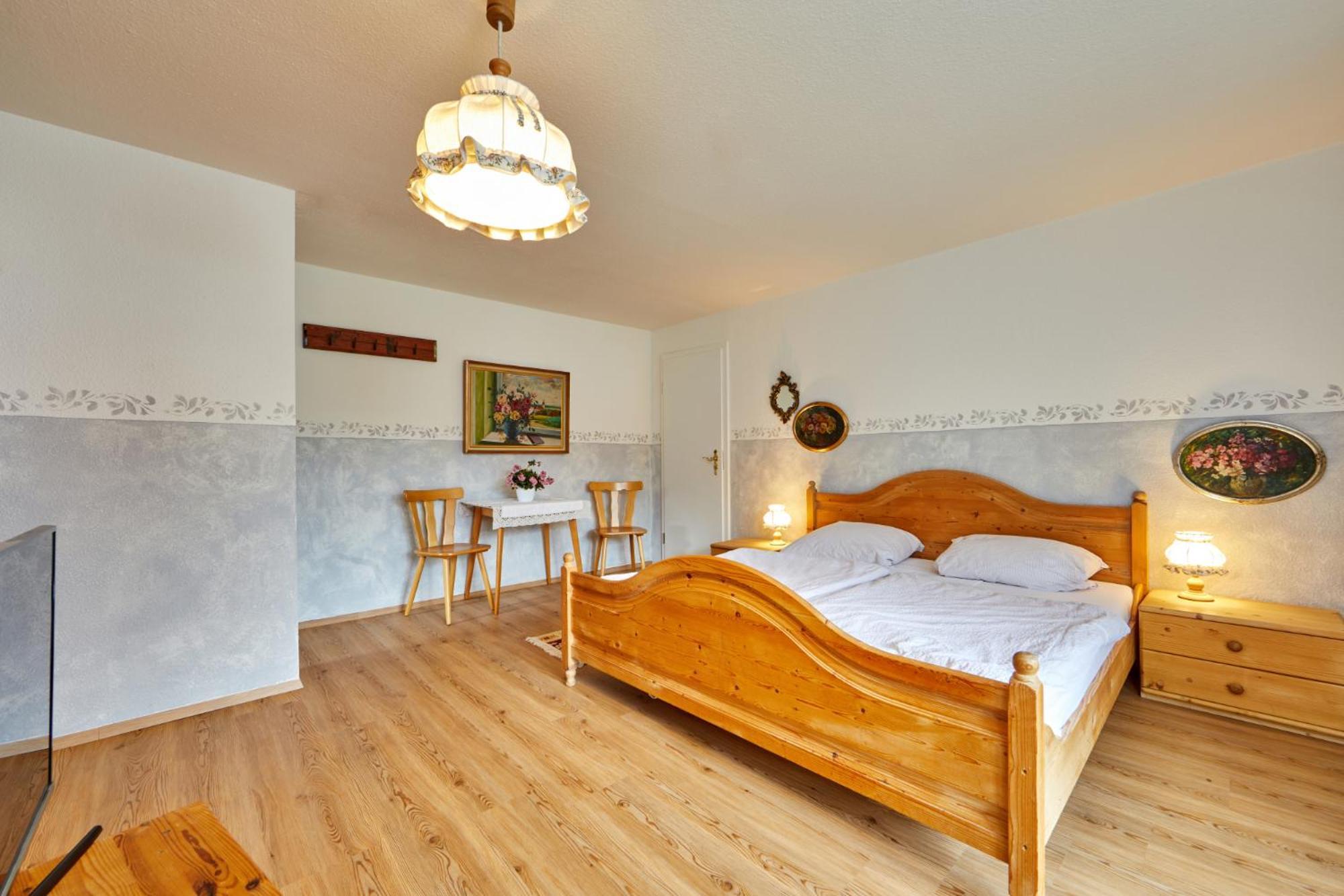 Doppelzimmer mit Balkon