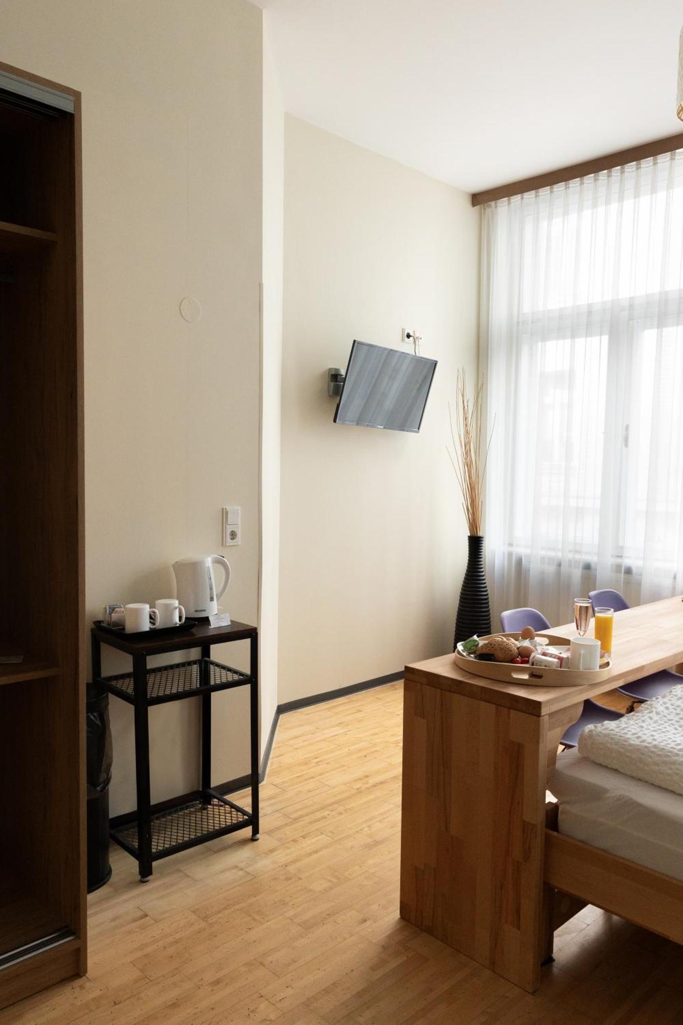 Double Room,1565538448:JPEG