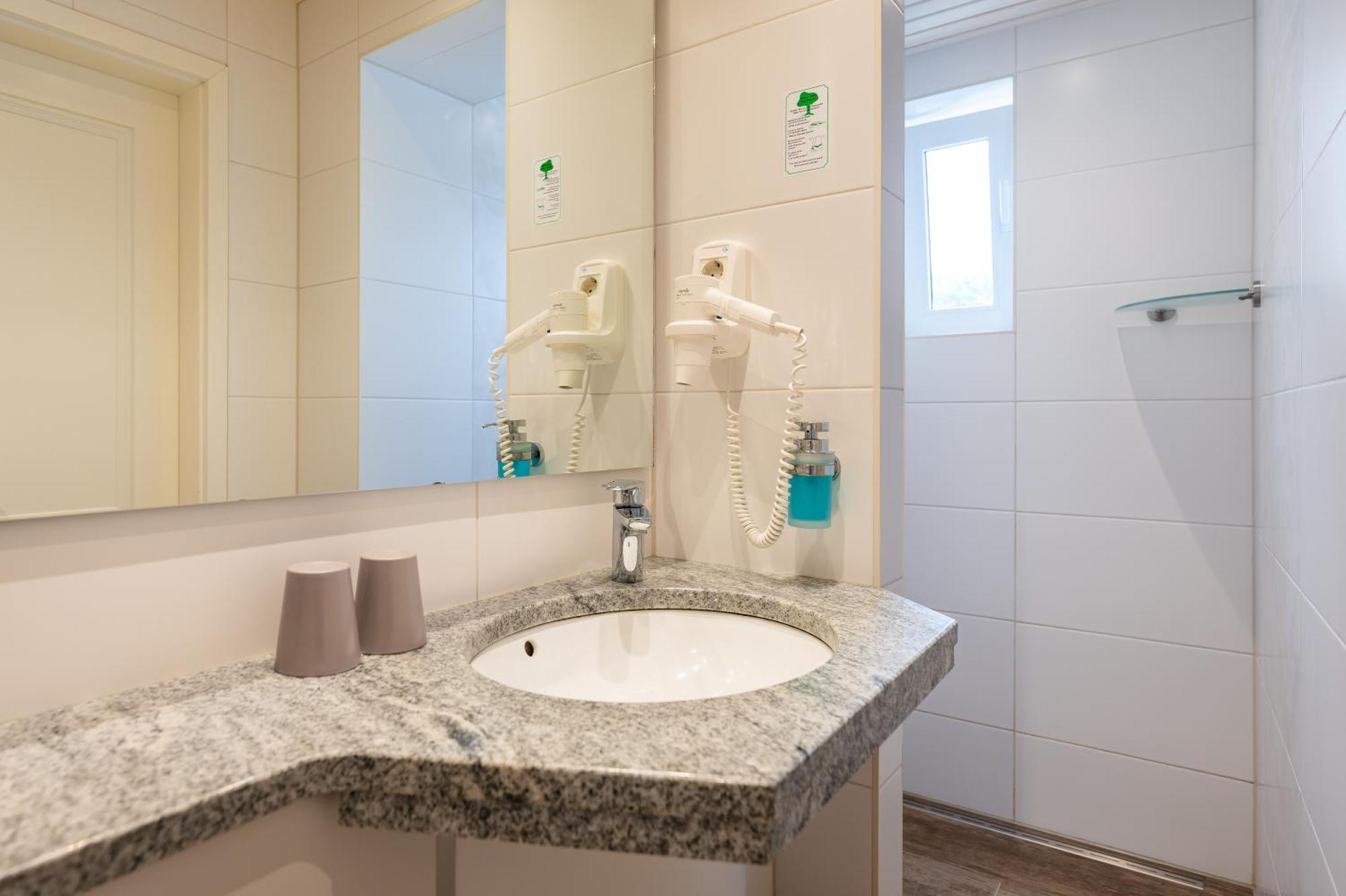 Family Room,1585472570:JPEG