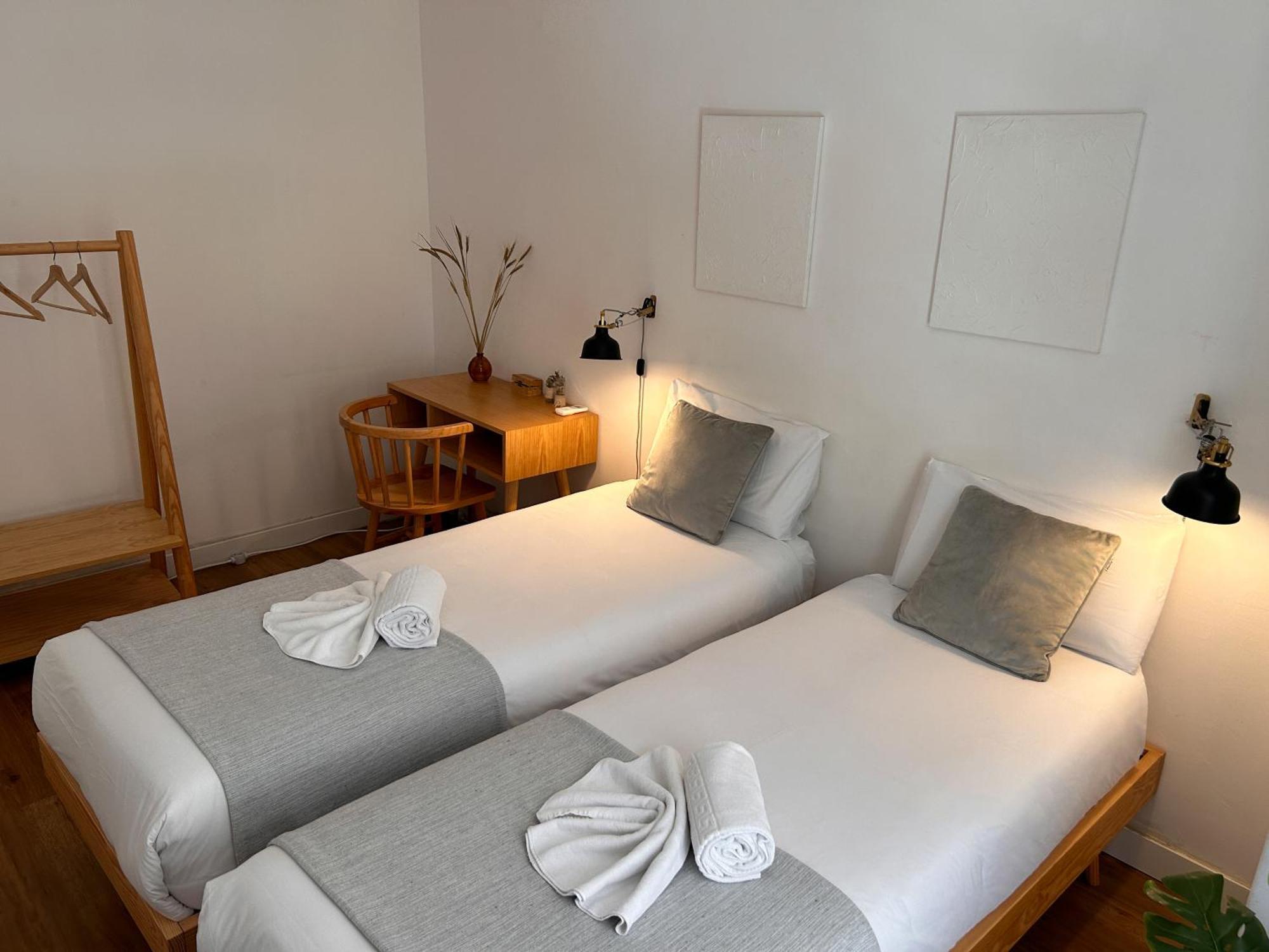 Standard Twin Room with Shared Bathroom,1590468114:JPEG