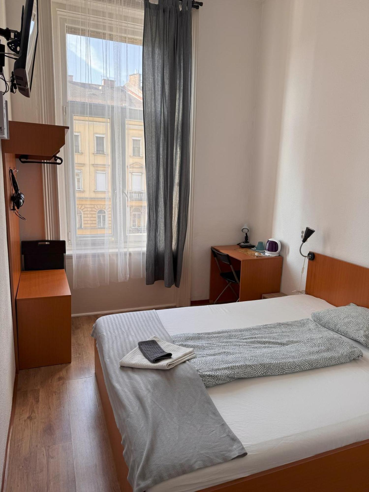 Doppel- oder Zweibettzimmer