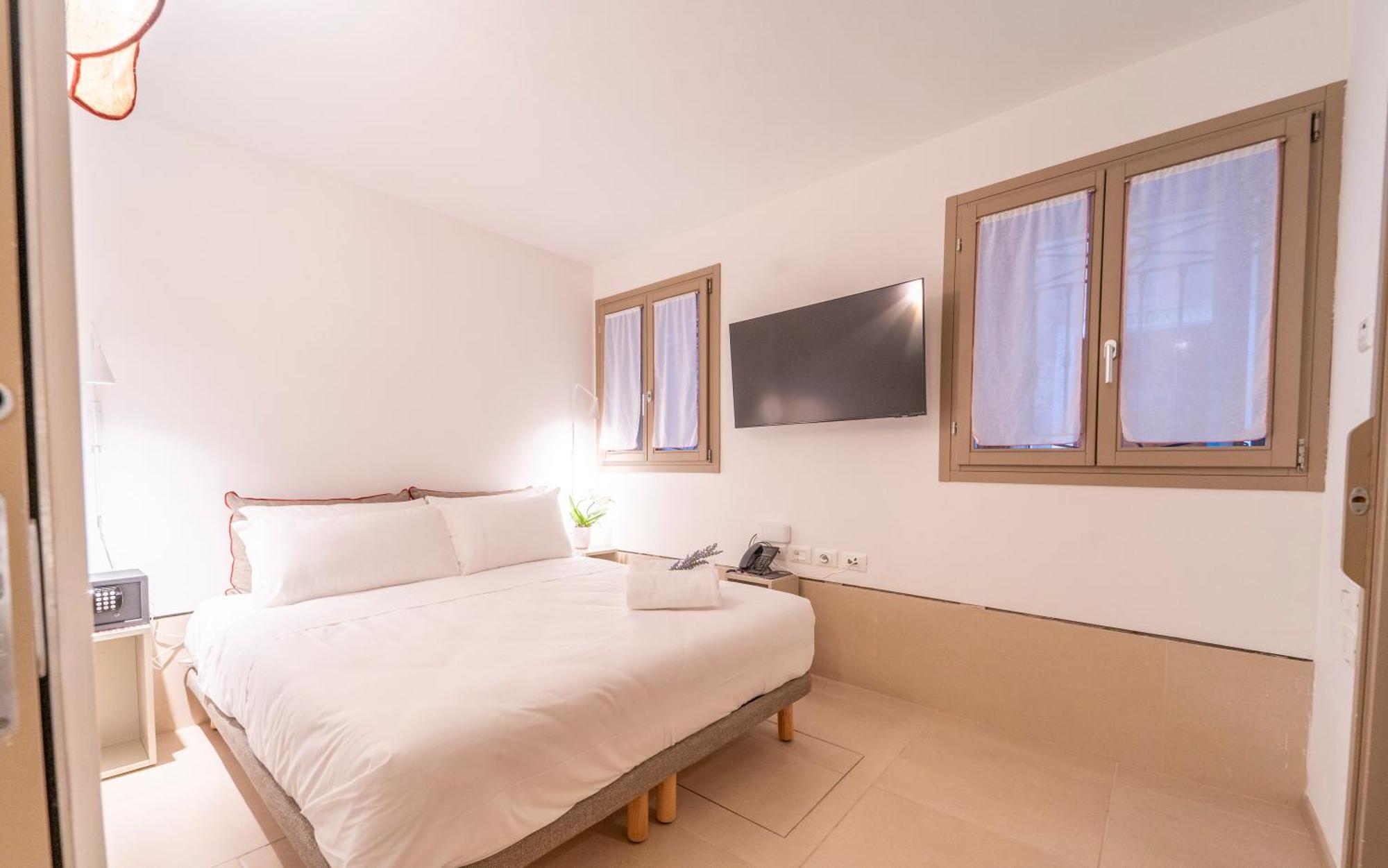 Small Double or Twin Room,1628238783:JPEG