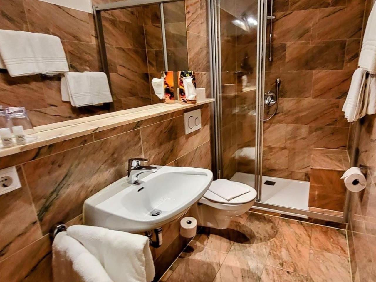 Family Room with Balcony,1632993870:JPEG