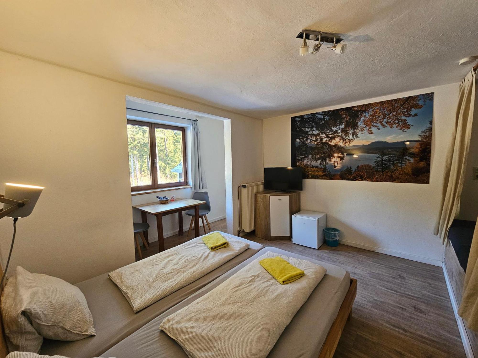 Double Room,1642968687:JPEG