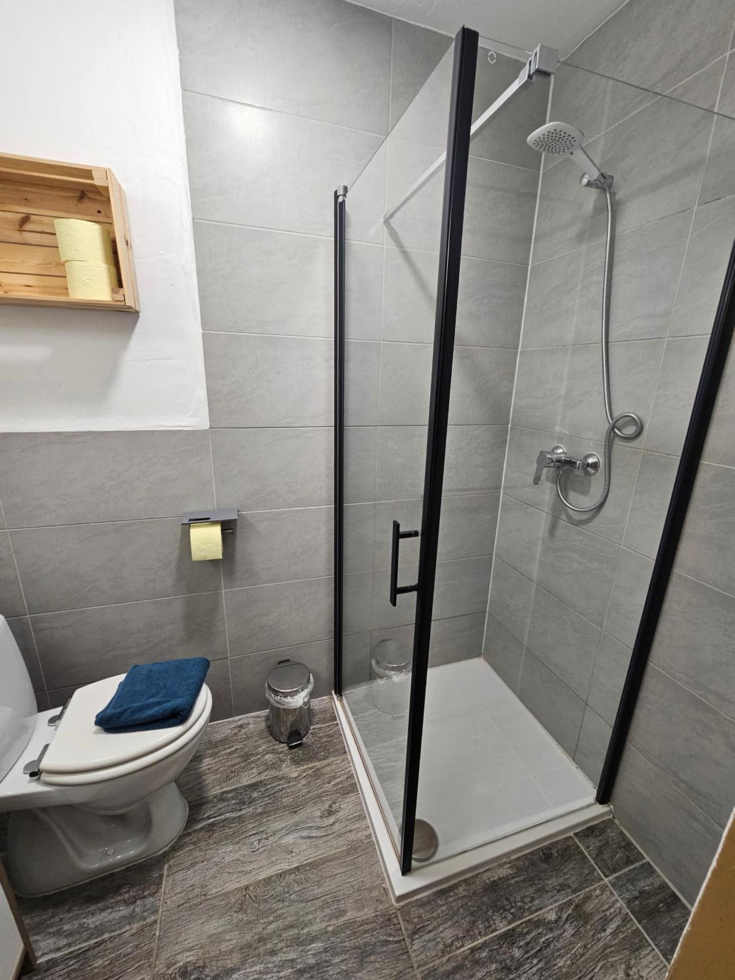 Apartment with Mountain View,1642968740:JPEG