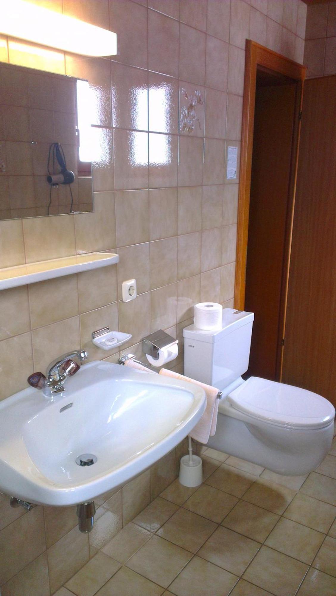 Dreibettzimmer mit Balkon