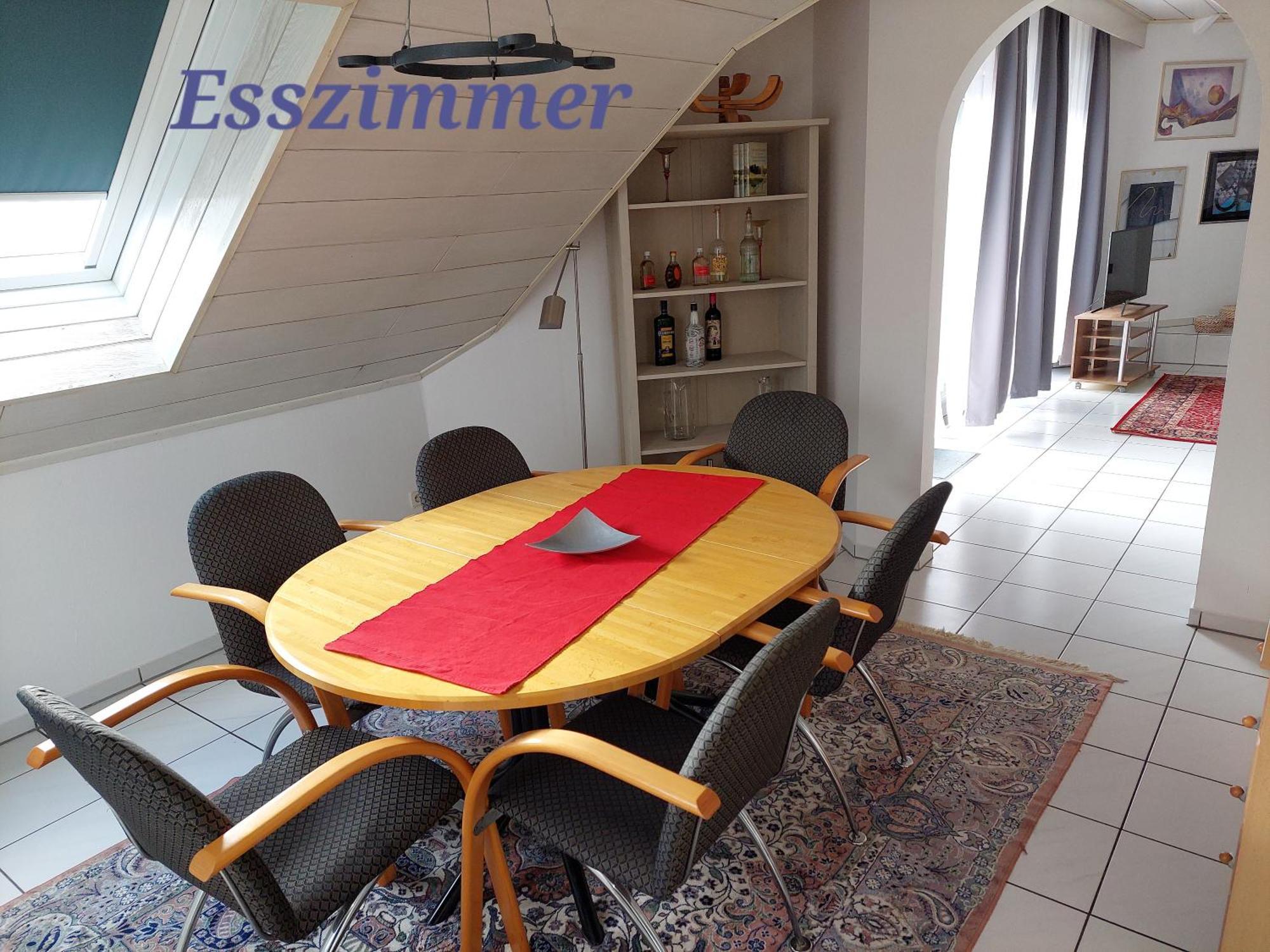 Apartment mit 3 Schlafzimmern und Balkon