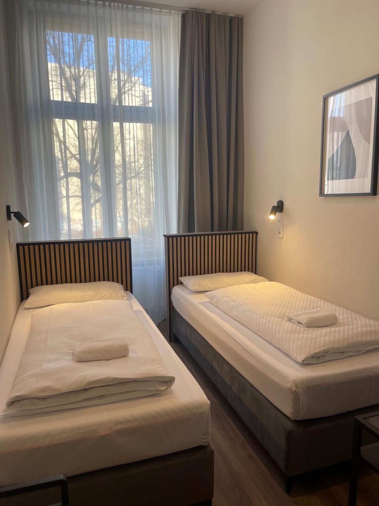 Twin Room,1651166314:JPEG