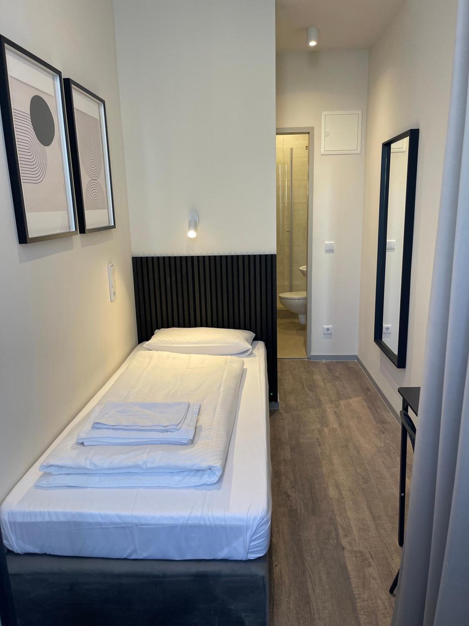 Single Room,1651166316:JPEG