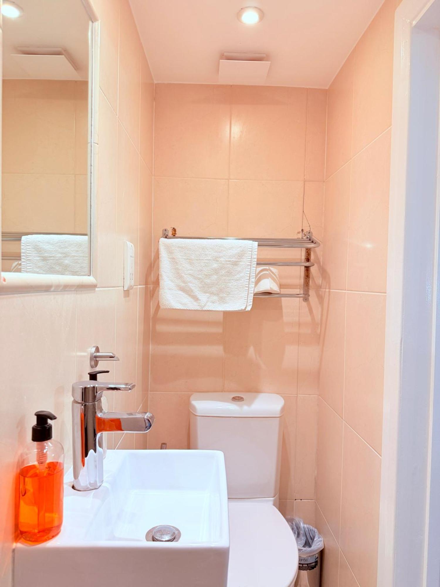 Single Room,1656182041:JPEG