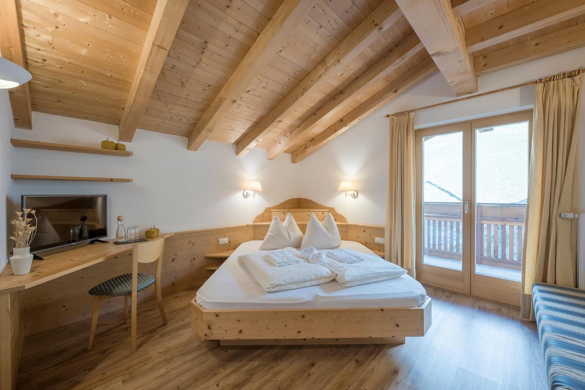 Single Room with Balcony,1655278777:JPEG