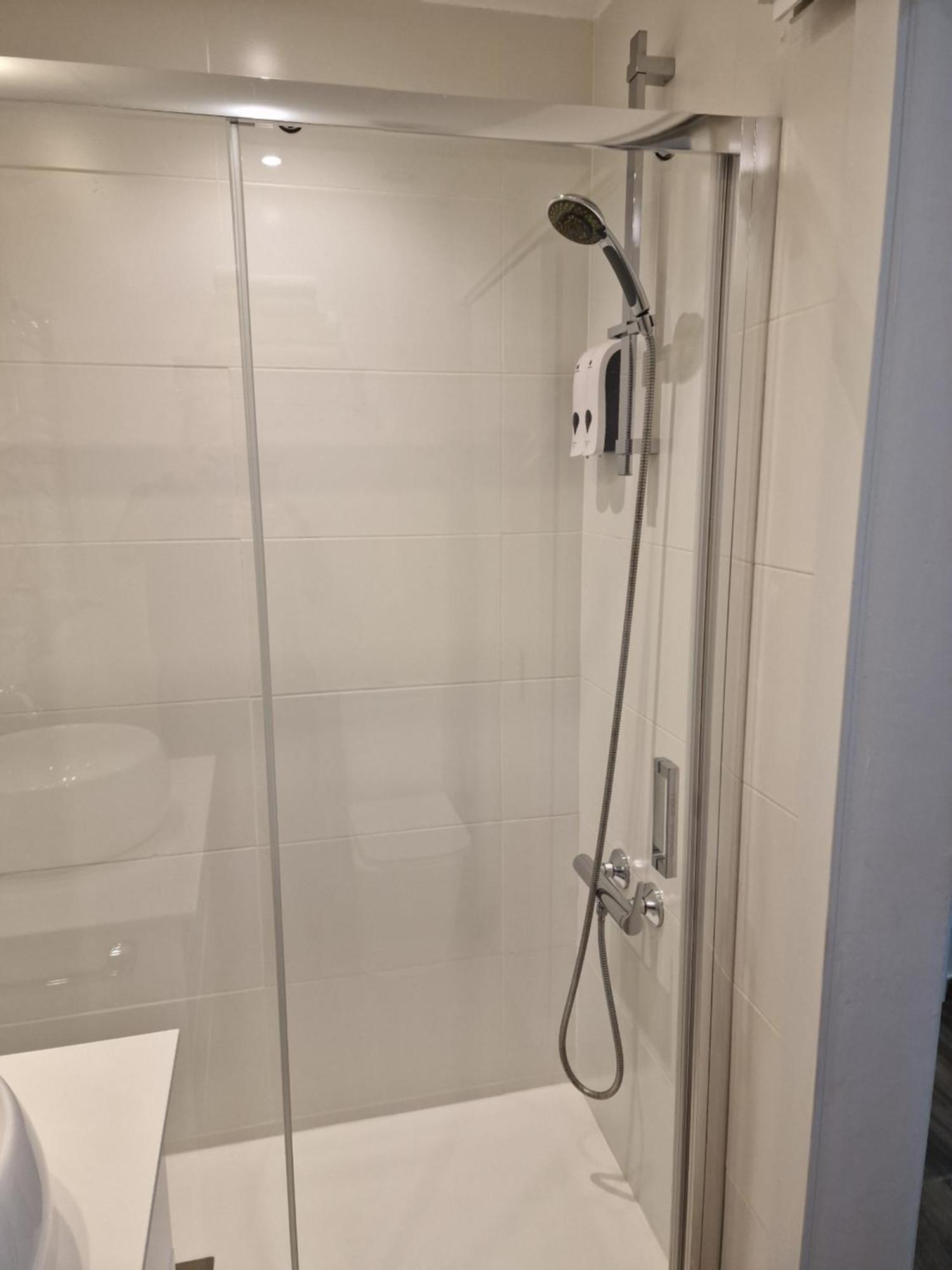 Double Room Private Bathroom,1668171601:JPEG