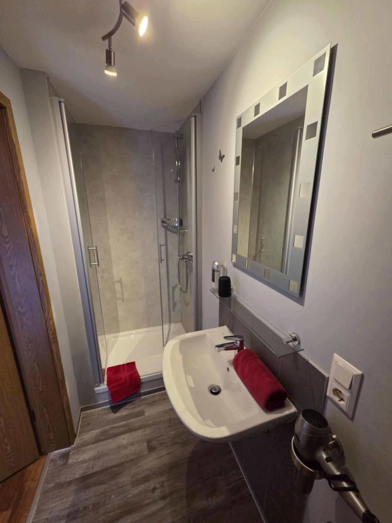 Single Room,1671870149:JPEG