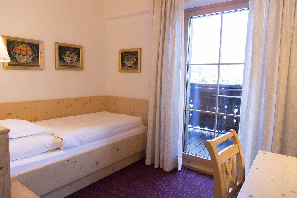 Einzelzimmer mit Balkon