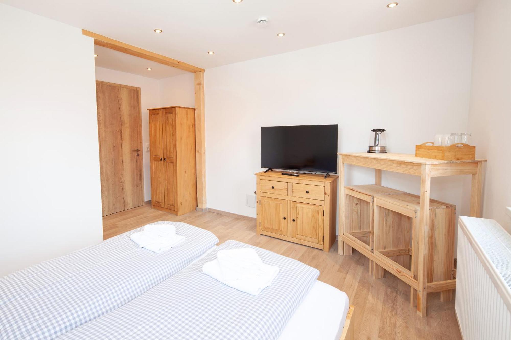 Deluxe Double Room with Shower,1695801564:JPEG