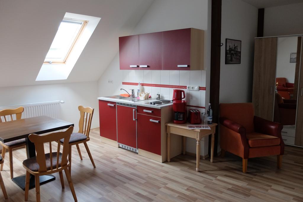 One-Bedroom Apartment,170030925:JPEG