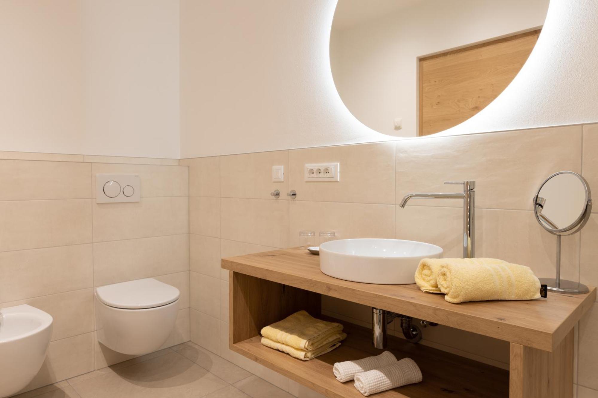 Superior One-Bedroom Apartment with Balcony,1703572126:JPEG