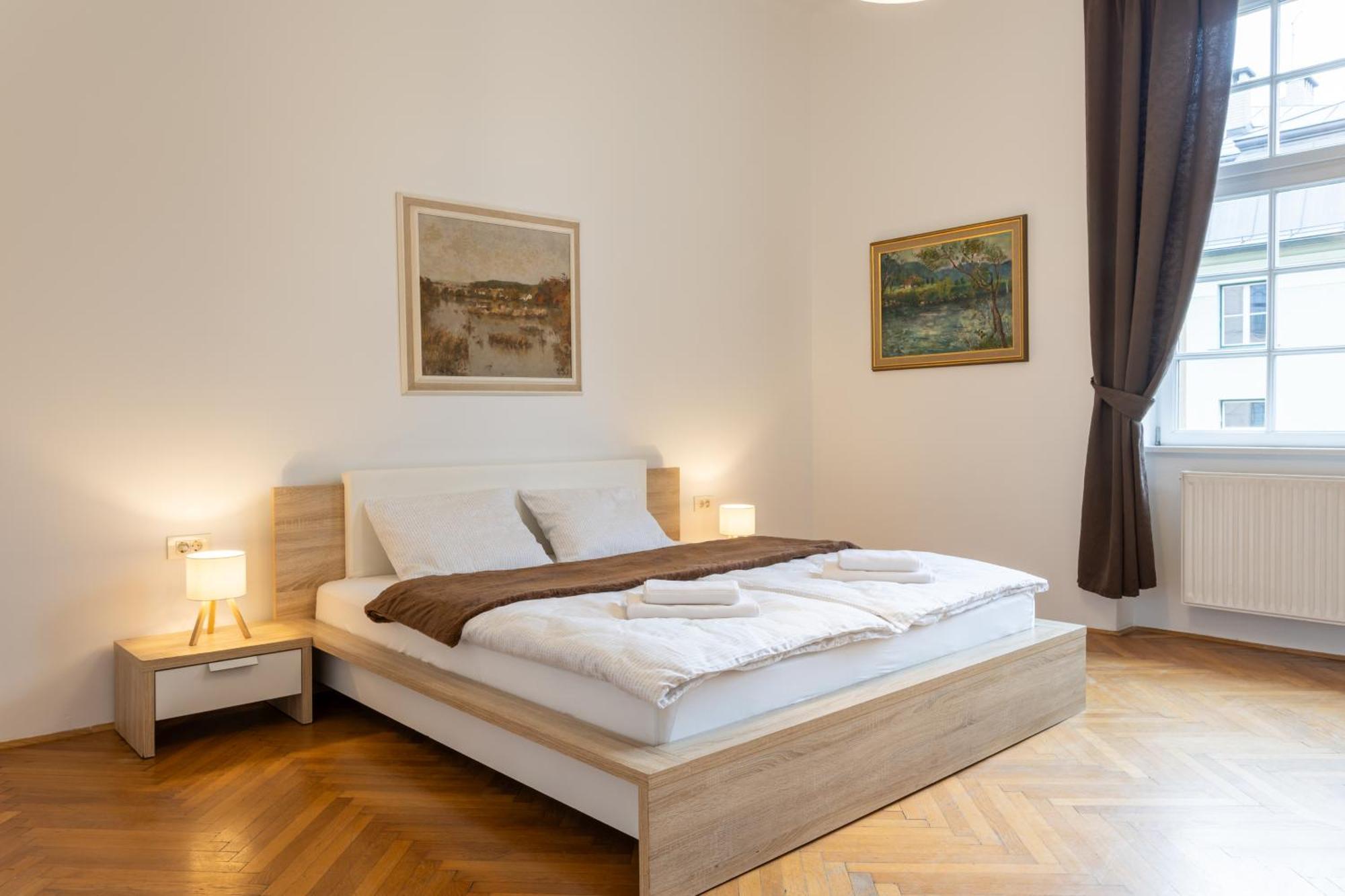 Double Room,1742729925:JPEG