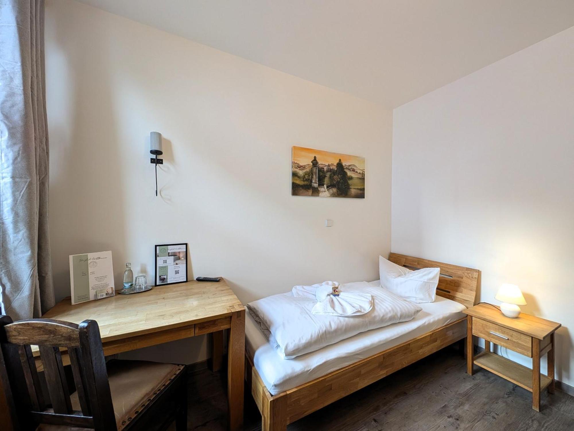 Single Room,1742775154:JPEG