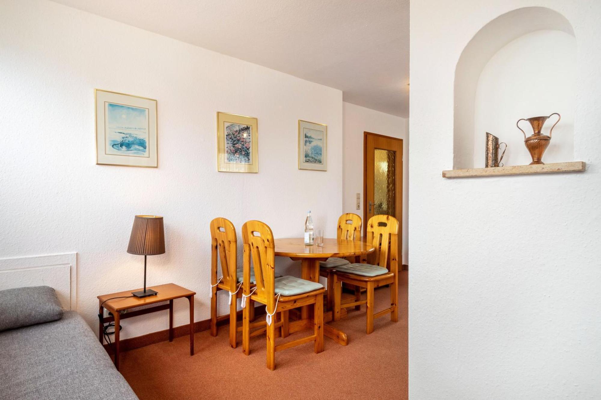Vierbettzimmer mit Dusche