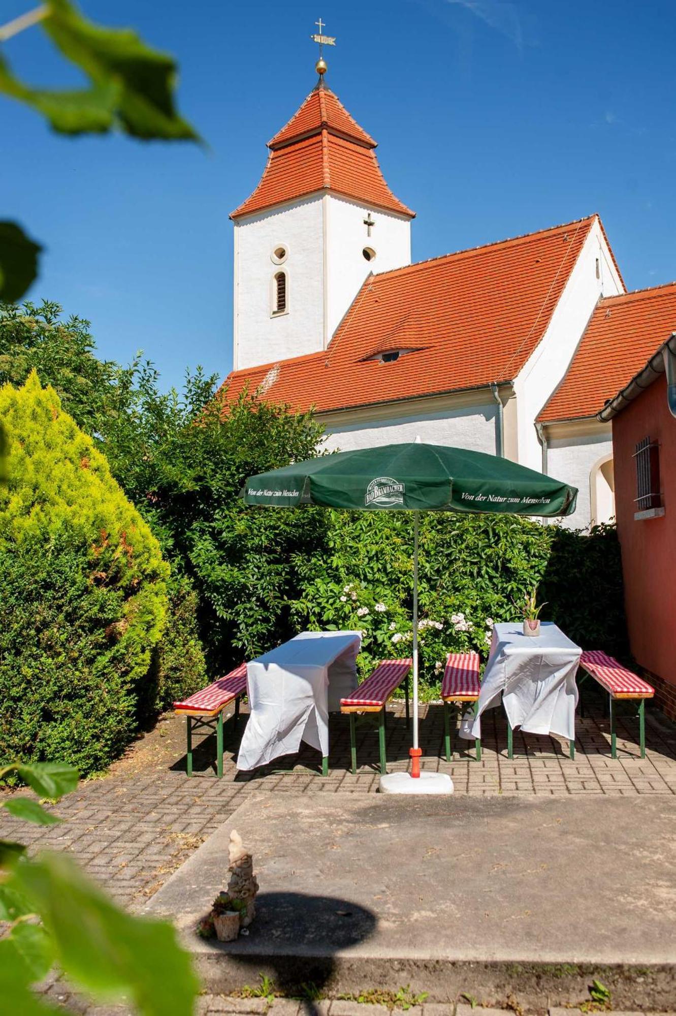 Dreibettzimmer mit Dusche