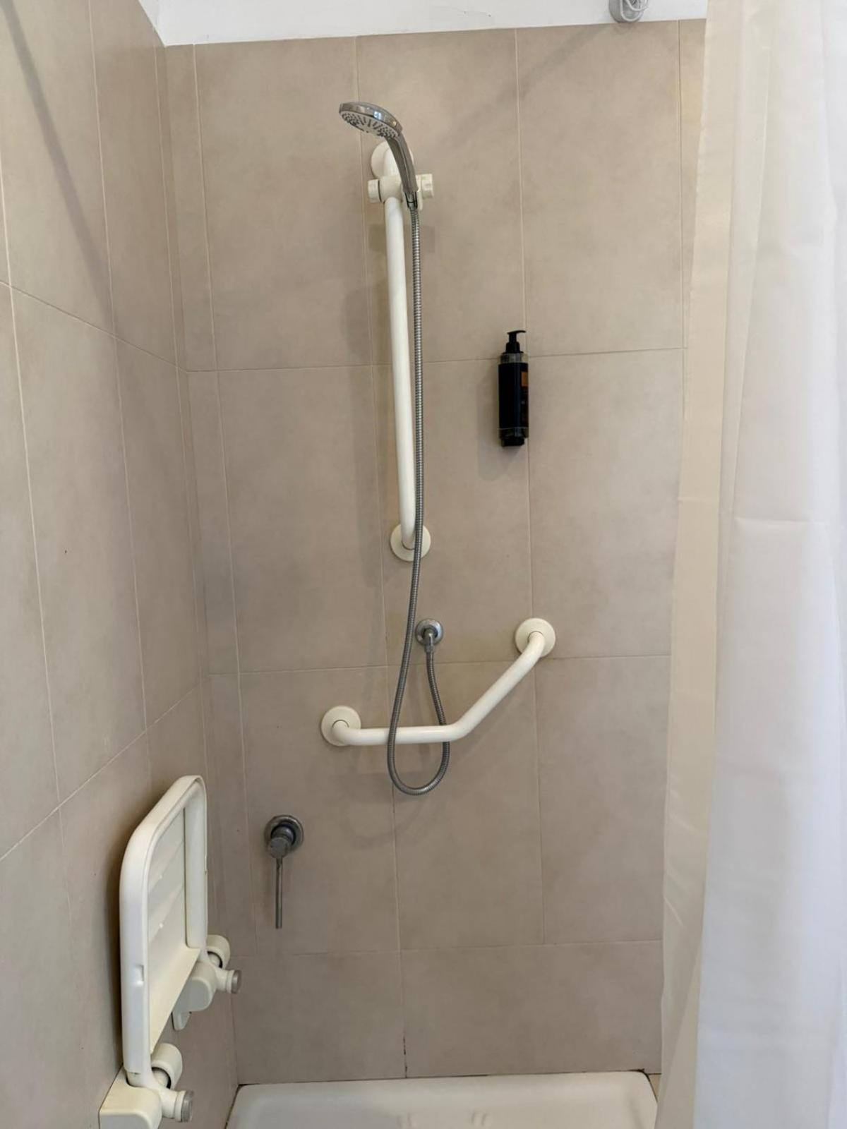 Doppel-/Zweibettzimmer - barrierefrei
