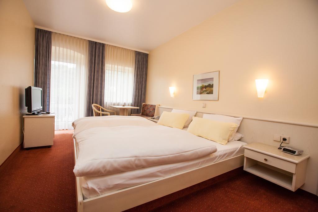 Kleines Doppelzimmer mit Flussblick und Balkon