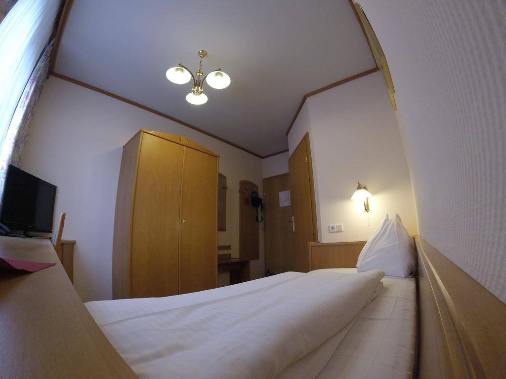 Single Room,342831541:JPEG