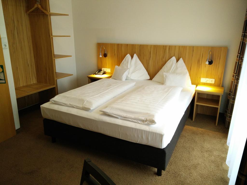 Standard Double Room,215293367:JPEG