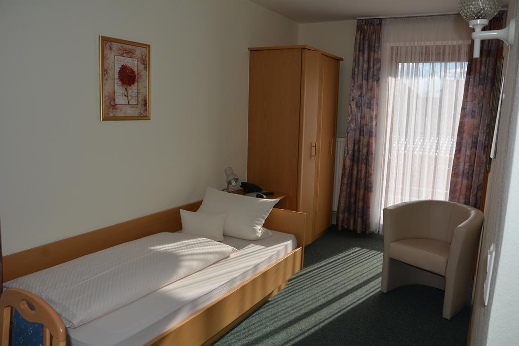 Single Room,233774773:JPEG