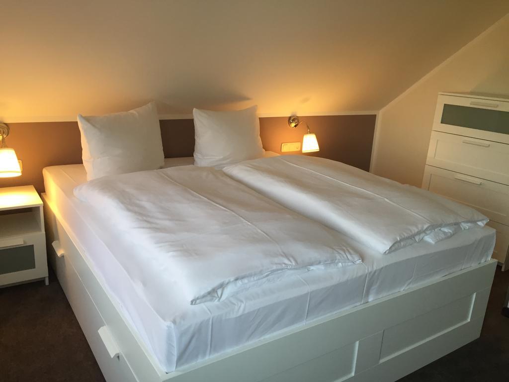 Family Room,240128373:JPEG