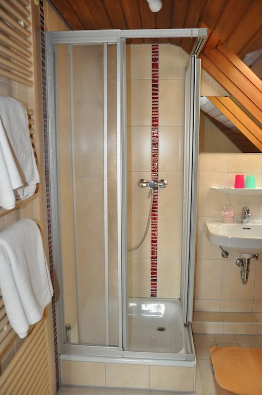Einzelzimmer mit Dusche