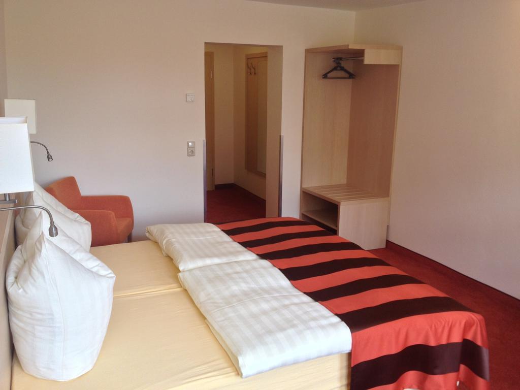 Twin Room with Shower,232379785:JPEG