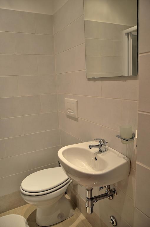 Single Room with Shared Bathroom,364510714:JPEG