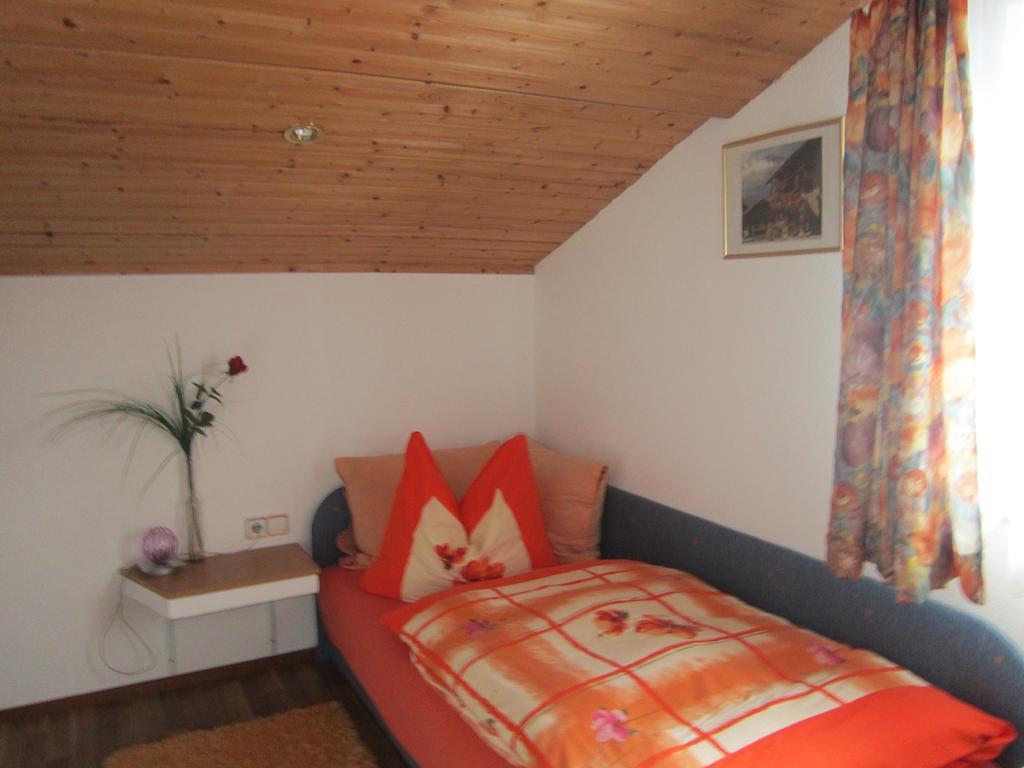 Dreibettzimmer mit eigenem Bad