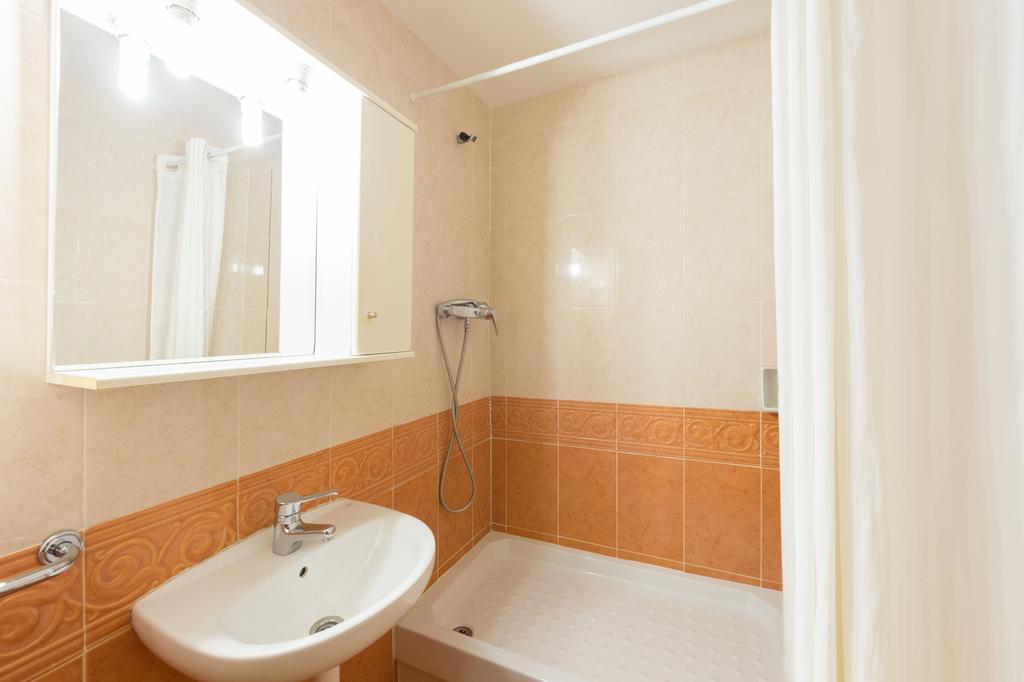 Double Room with Balcony with Private Bathroom,239458889:JPEG