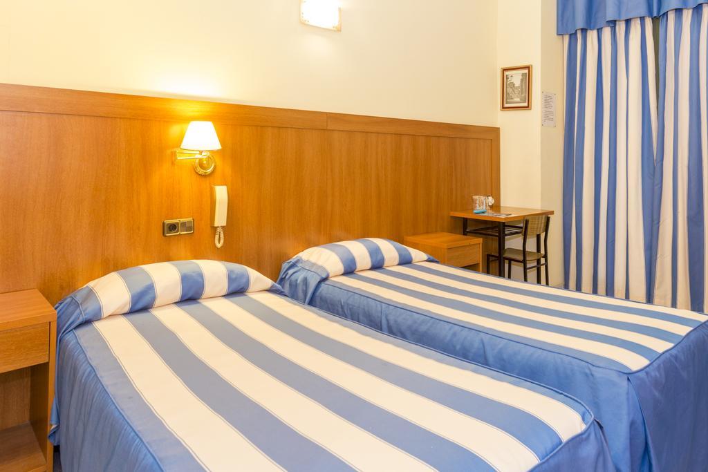 Twin Room with Shared Bathroom,1529720392:JPEG