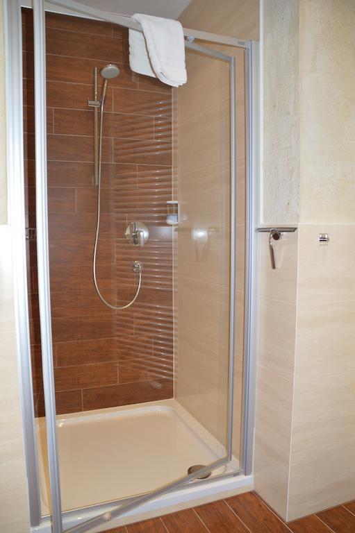 Family Room with Balcony,1500116827:JPEG