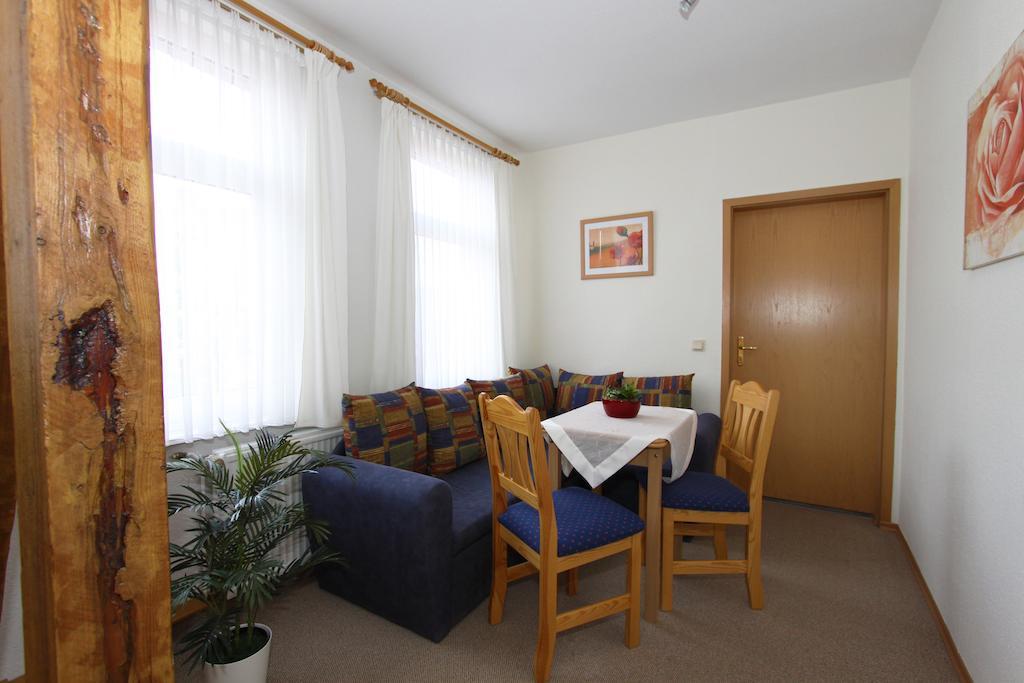 Studio,244634737:JPEG