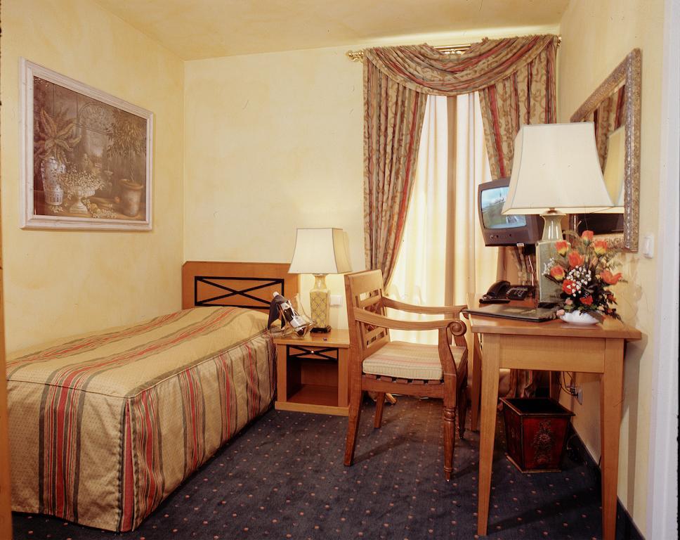 Single Room,246092457:JPEG