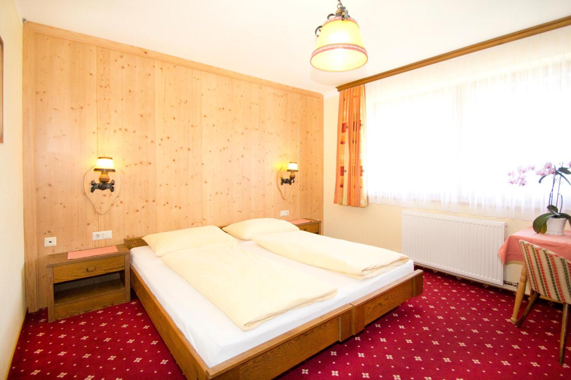 Small Double Room,417748548:JPEG