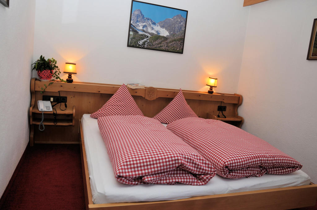 Double Room,247095285:JPEG