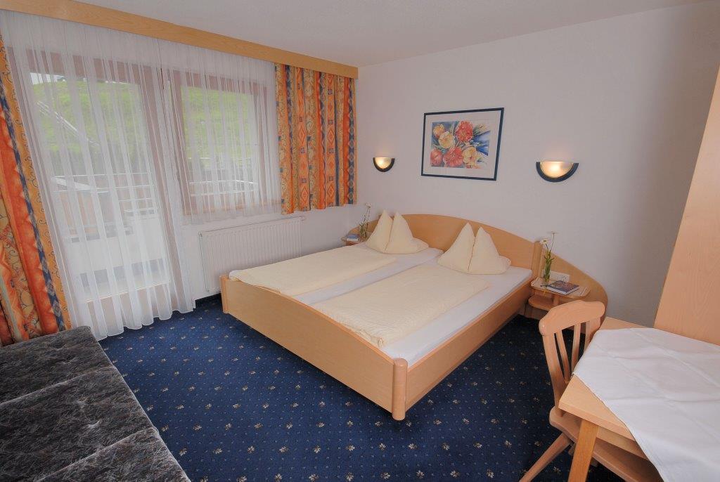 Comfort Two-Bedroom Apartment with Balcony