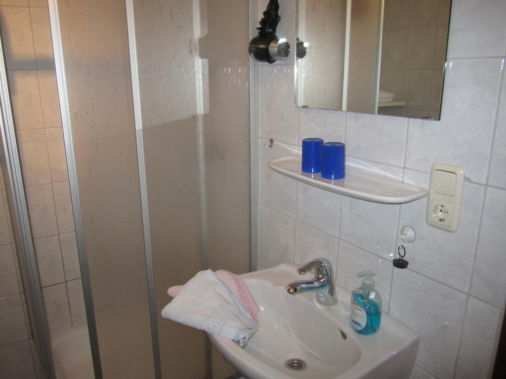 Einzelzimmer mit Dusche