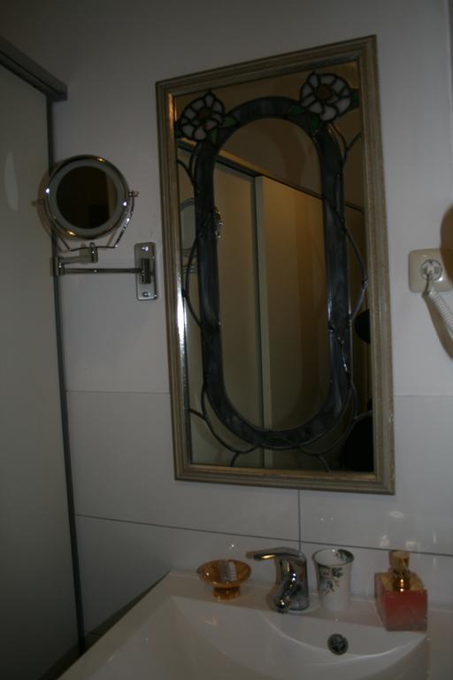 Studio Apartment with Kitchenette,325952407:JPEG