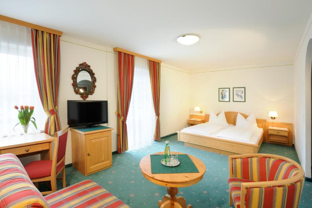 Junior Suite with Garden View,665808741:JPEG