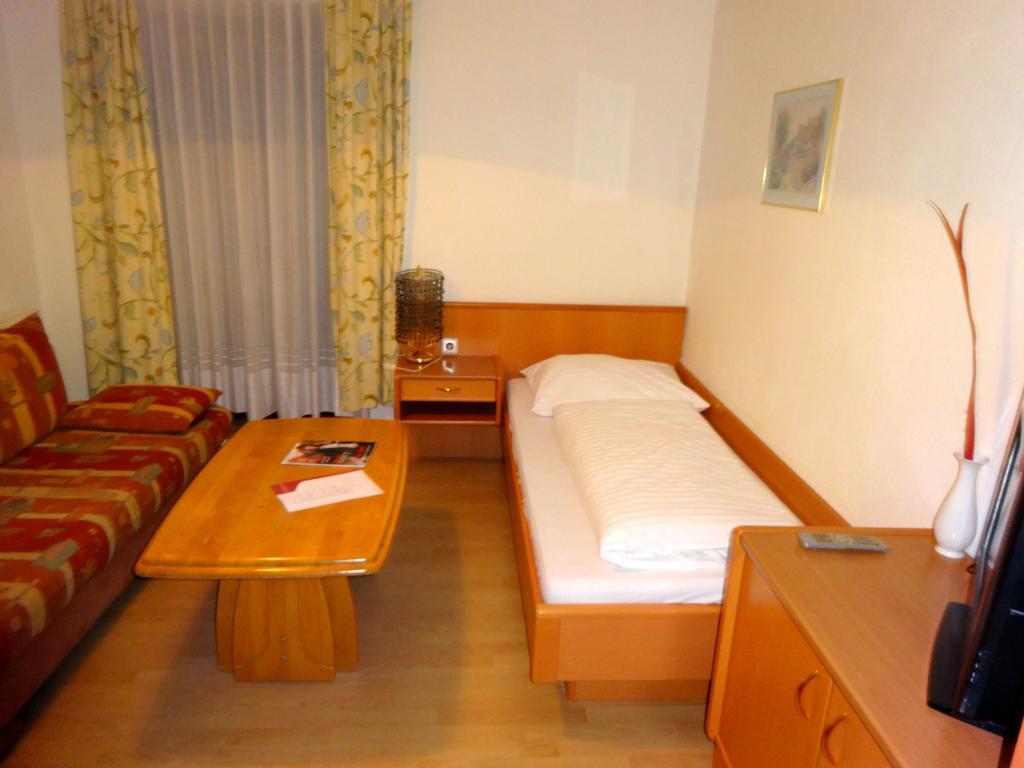 Single Room,701217730:JPEG
