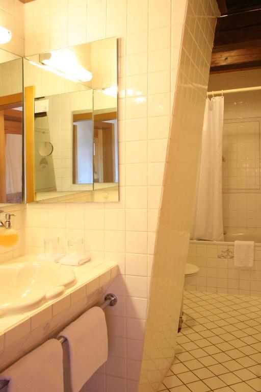 Family Room,33734344:JPEG